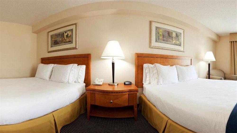 Holiday Inn Express Richmond-Brandermill-Hull Street By Ihg Eksteriør bilde