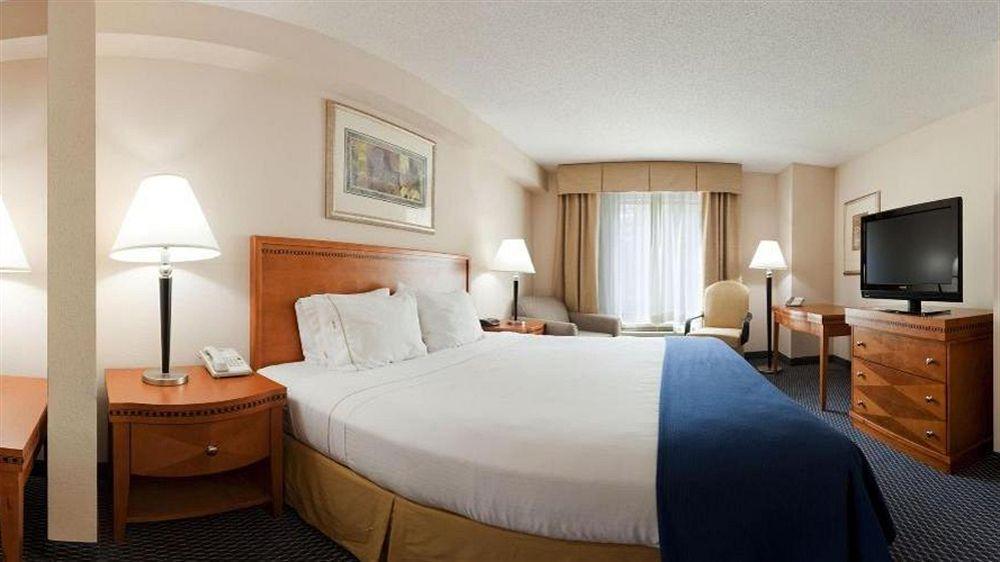 Holiday Inn Express Richmond-Brandermill-Hull Street By Ihg Eksteriør bilde