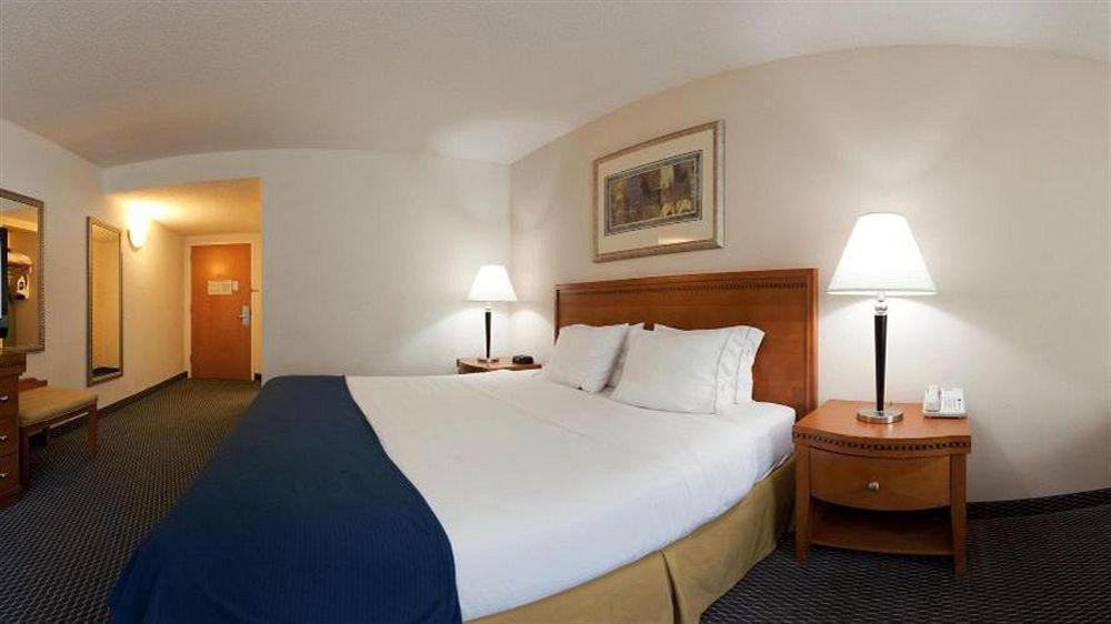 Holiday Inn Express Richmond-Brandermill-Hull Street By Ihg Eksteriør bilde