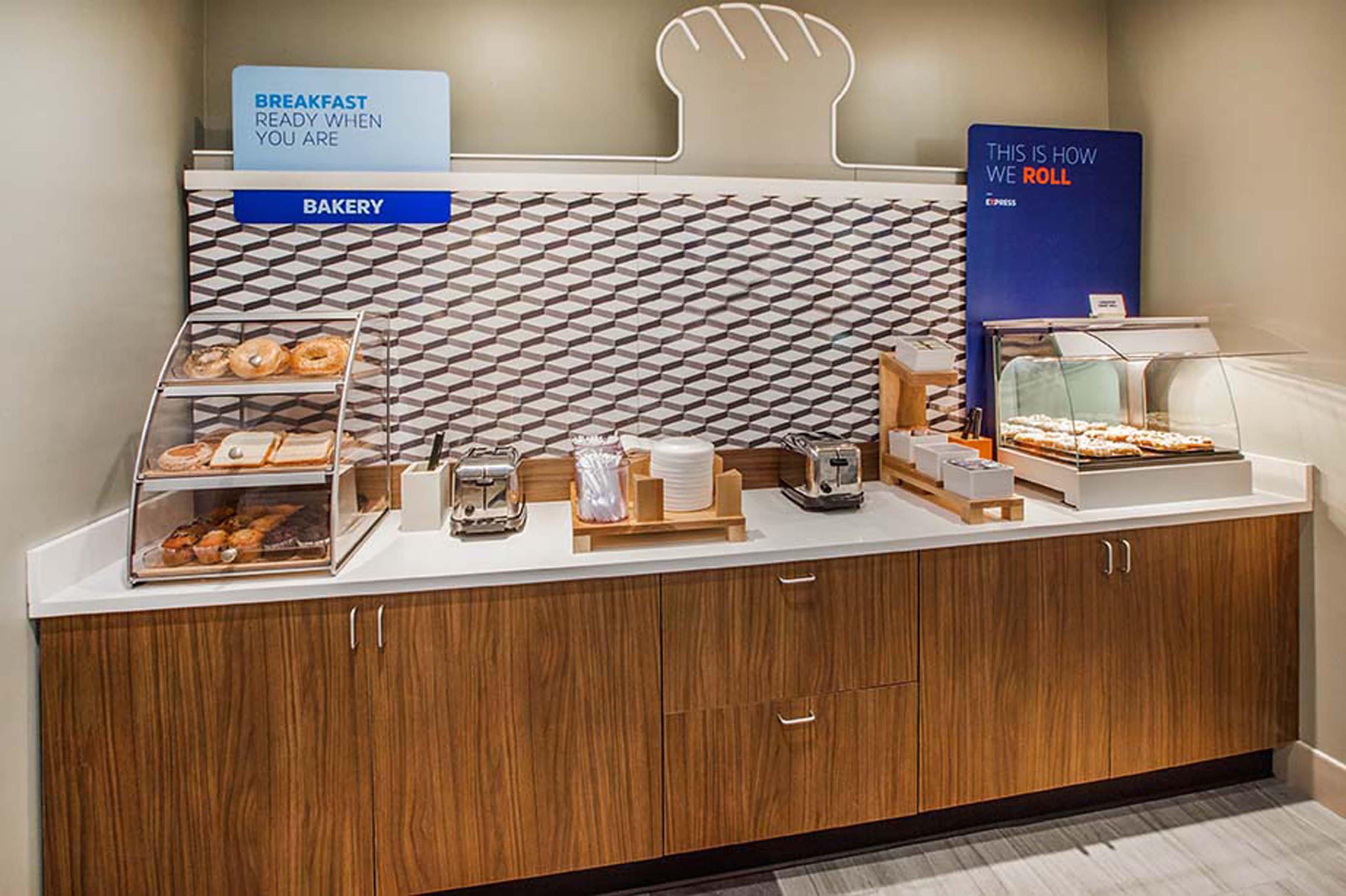 Holiday Inn Express Richmond-Brandermill-Hull Street By Ihg Eksteriør bilde